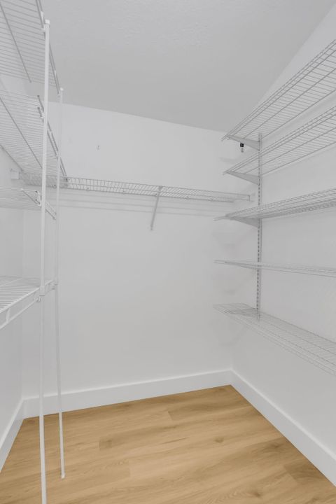 For Sale: $949,900 (4 beds, 2 baths, 2801 Square Feet)