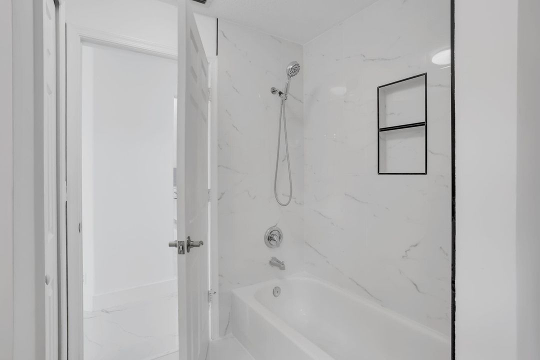 For Sale: $949,900 (4 beds, 2 baths, 2801 Square Feet)