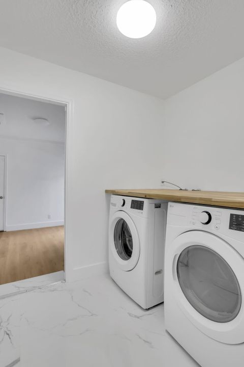 For Sale: $949,900 (4 beds, 2 baths, 2801 Square Feet)