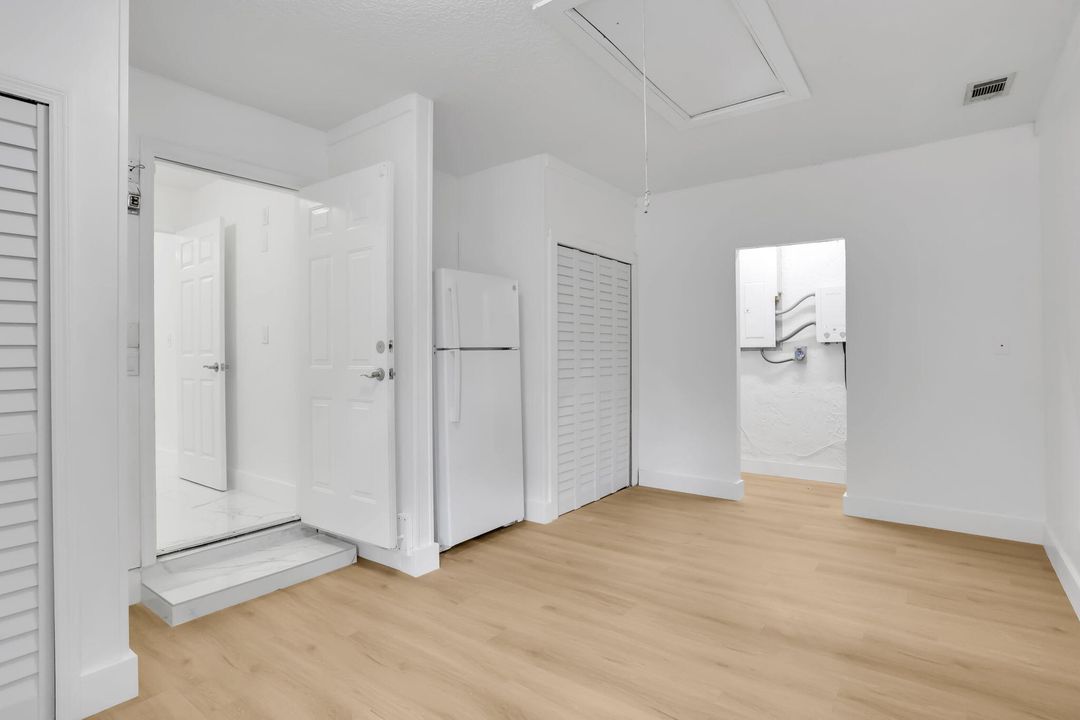 For Sale: $949,900 (4 beds, 2 baths, 2801 Square Feet)