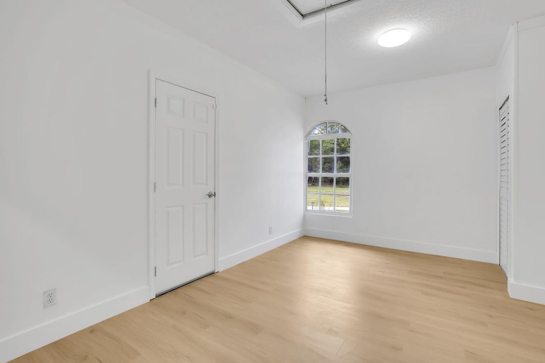 For Sale: $949,900 (4 beds, 2 baths, 2801 Square Feet)