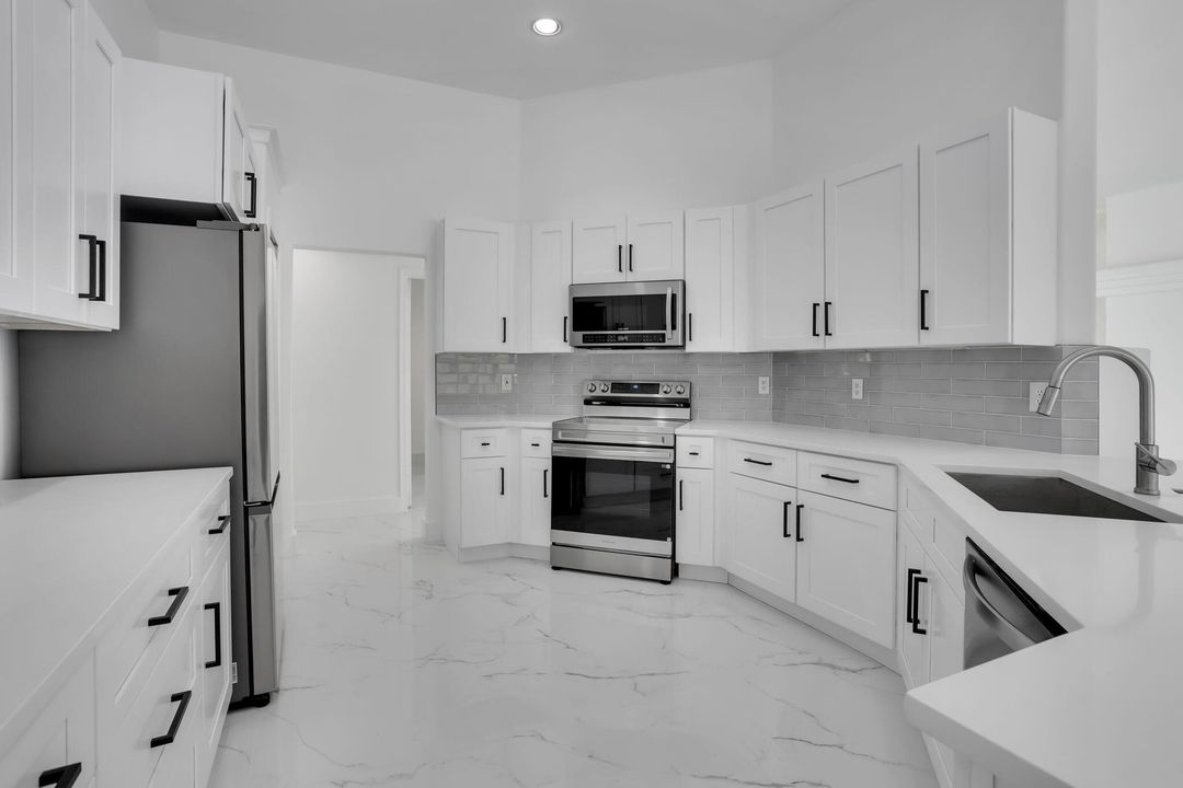 For Sale: $949,900 (4 beds, 2 baths, 2801 Square Feet)