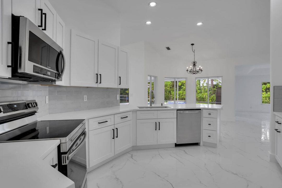 For Sale: $949,900 (4 beds, 2 baths, 2801 Square Feet)