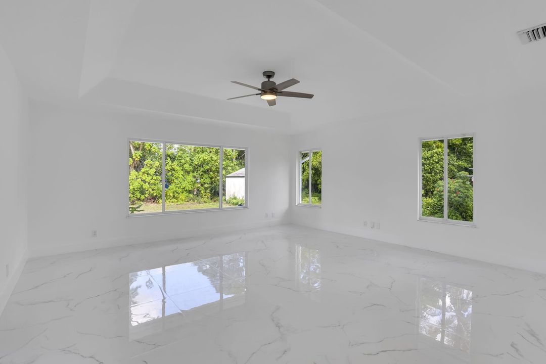 For Sale: $949,900 (4 beds, 2 baths, 2801 Square Feet)