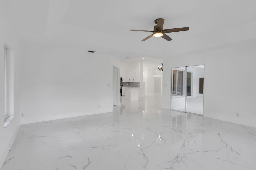 For Sale: $949,900 (4 beds, 2 baths, 2801 Square Feet)