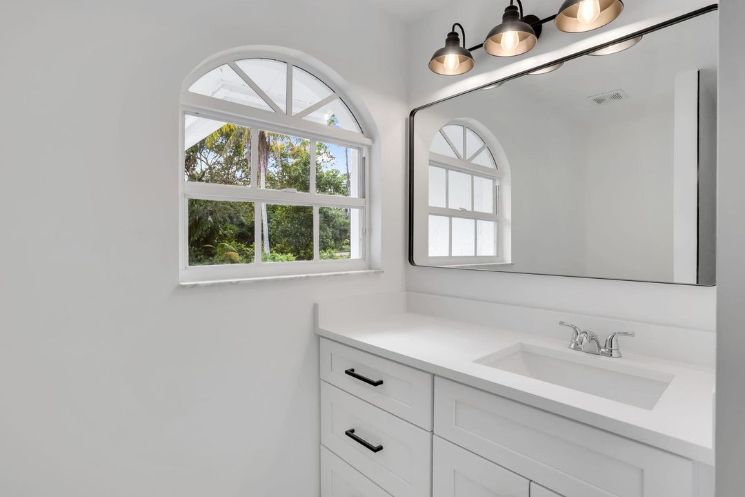 For Sale: $949,900 (4 beds, 2 baths, 2801 Square Feet)