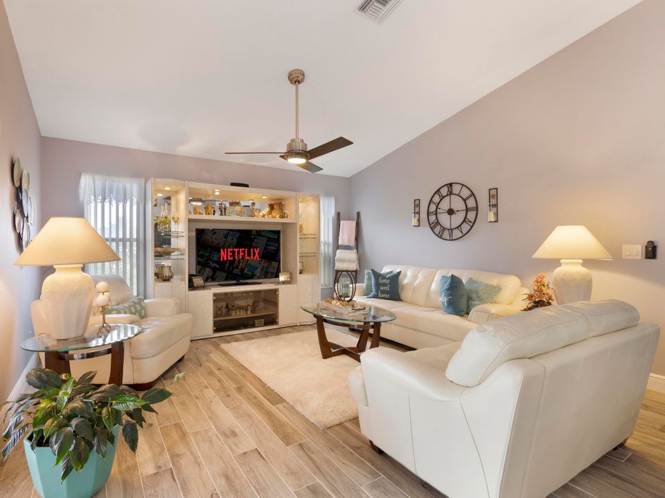 待售: $530,000 (3 贝兹, 2 浴室, 2016 平方英尺)