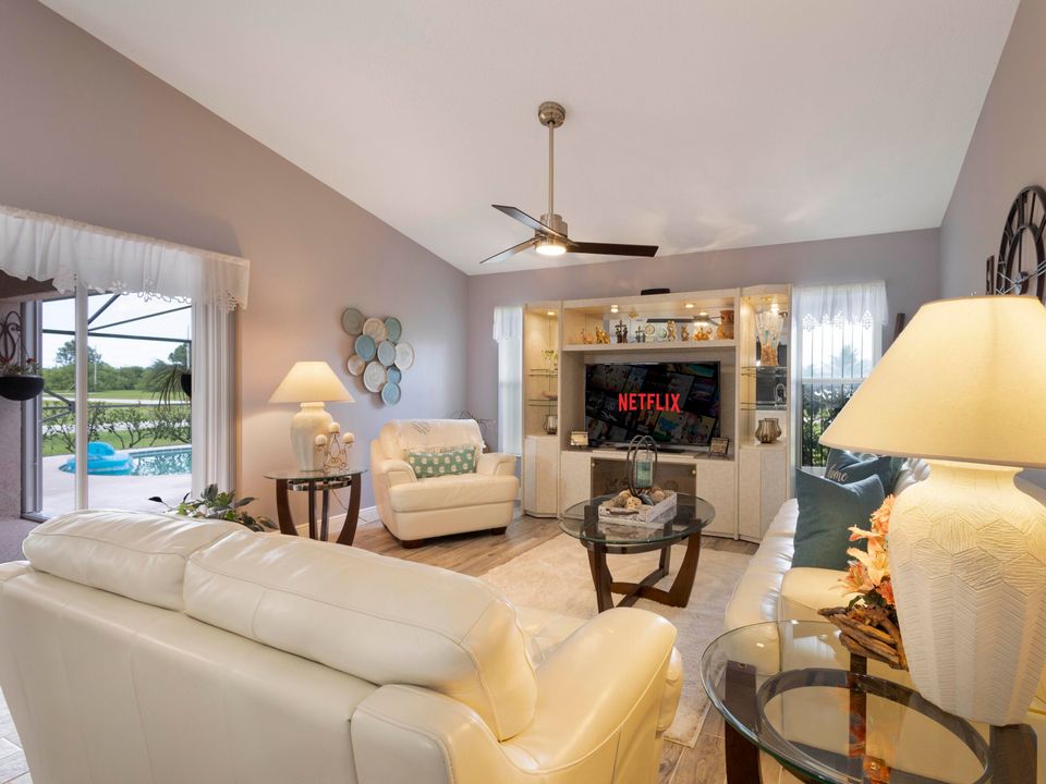 待售: $530,000 (3 贝兹, 2 浴室, 2016 平方英尺)