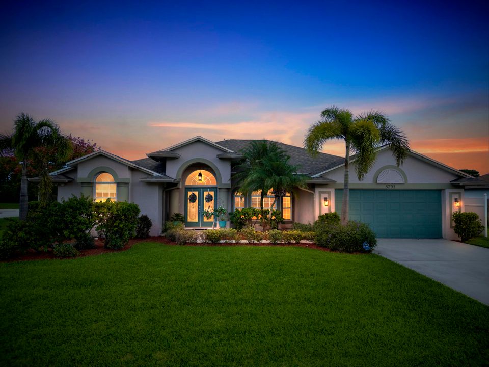 待售: $530,000 (3 贝兹, 2 浴室, 2016 平方英尺)