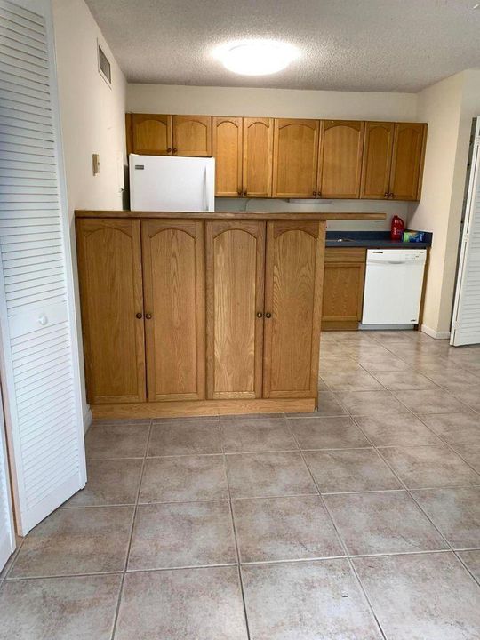 For Sale: $165,000 (1 beds, 1 baths, 627 Square Feet)