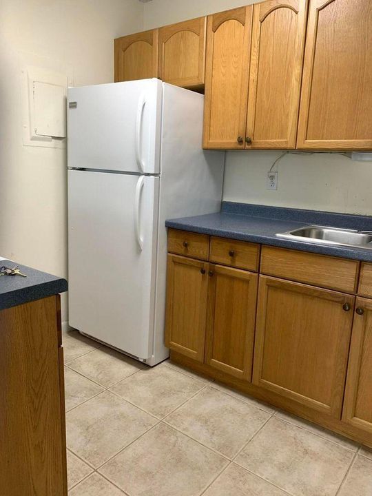 For Sale: $165,000 (1 beds, 1 baths, 627 Square Feet)