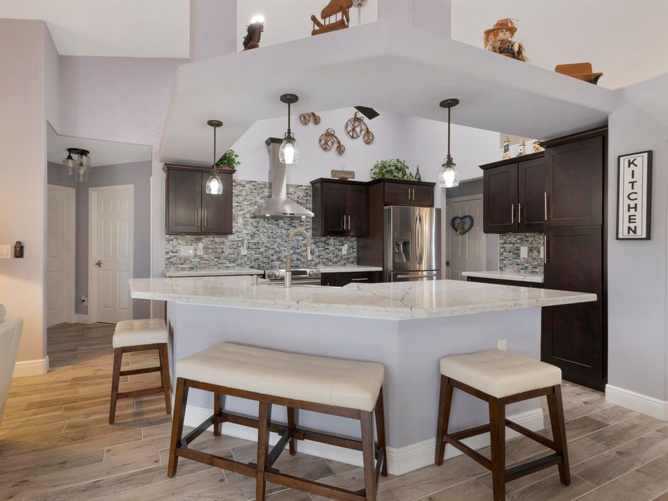 待售: $530,000 (3 贝兹, 2 浴室, 2016 平方英尺)