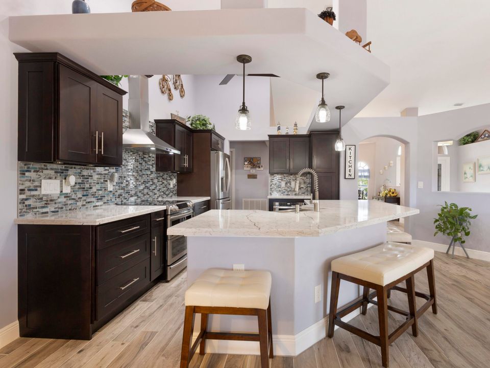 待售: $530,000 (3 贝兹, 2 浴室, 2016 平方英尺)