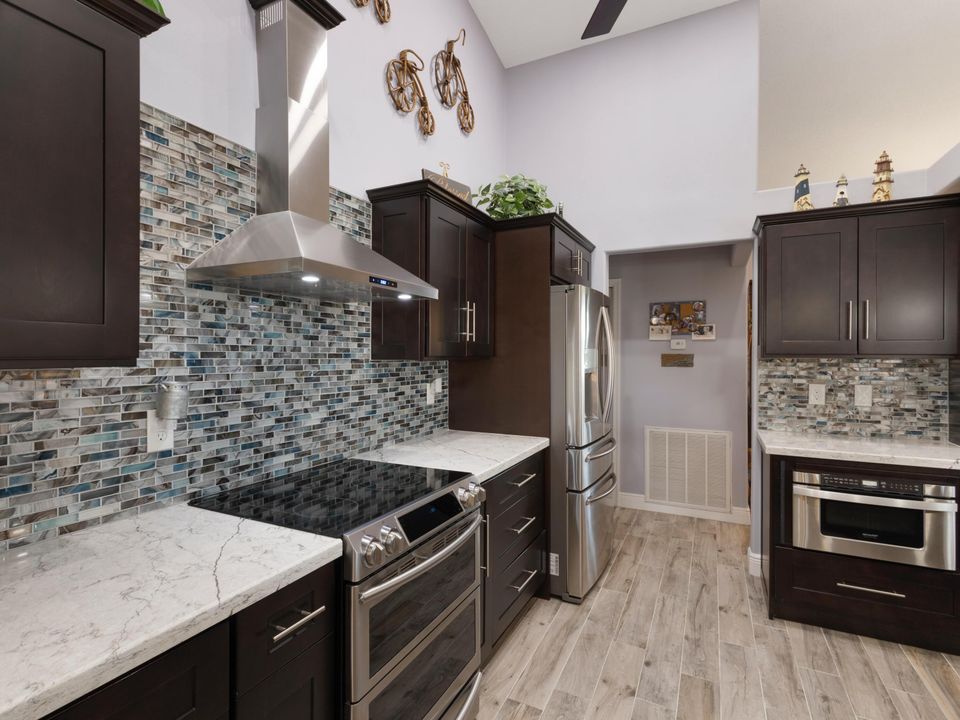 待售: $530,000 (3 贝兹, 2 浴室, 2016 平方英尺)