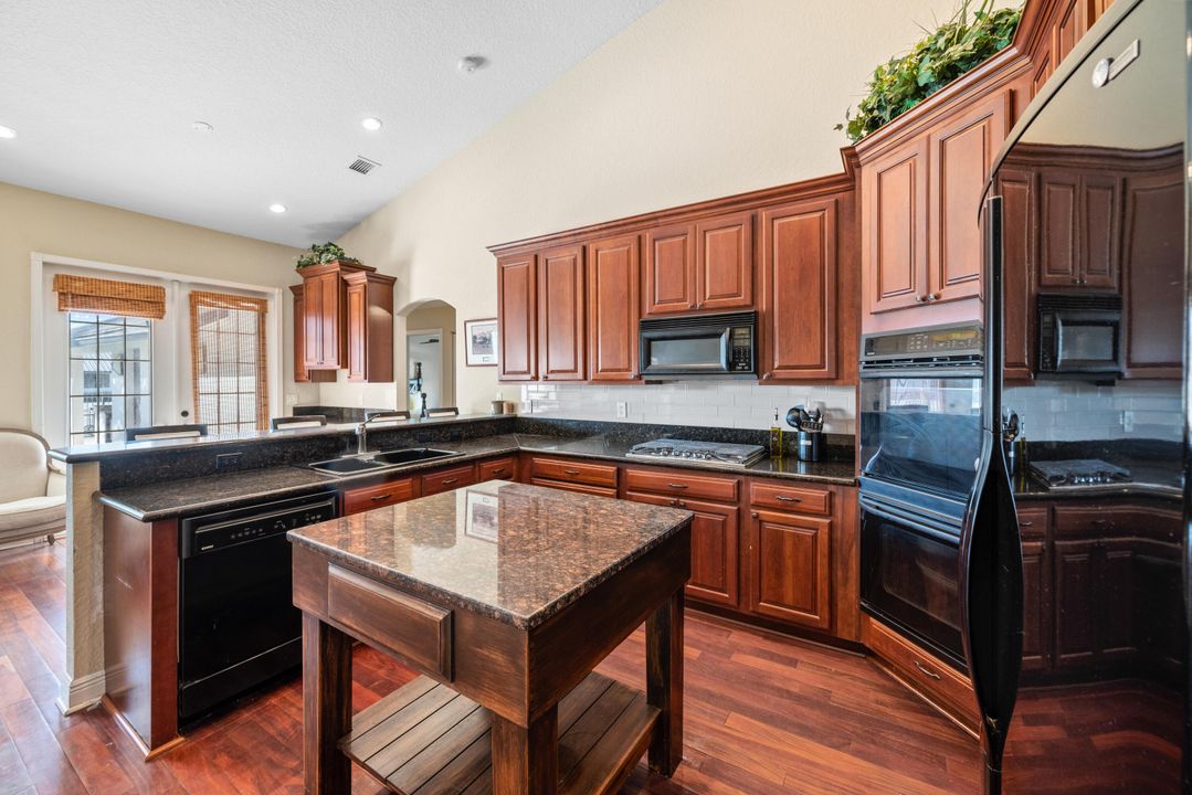 For Sale: $5,150,000 (8 beds, 7 baths, 3425 Square Feet)