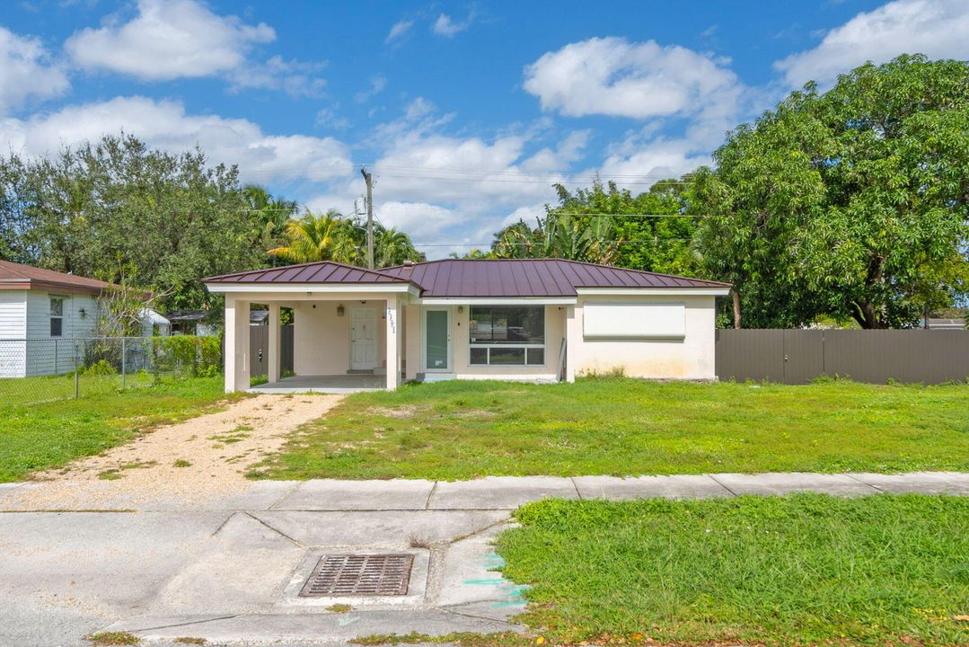 For Sale: $520,000 (2 beds, 2 baths, 1463 Square Feet)