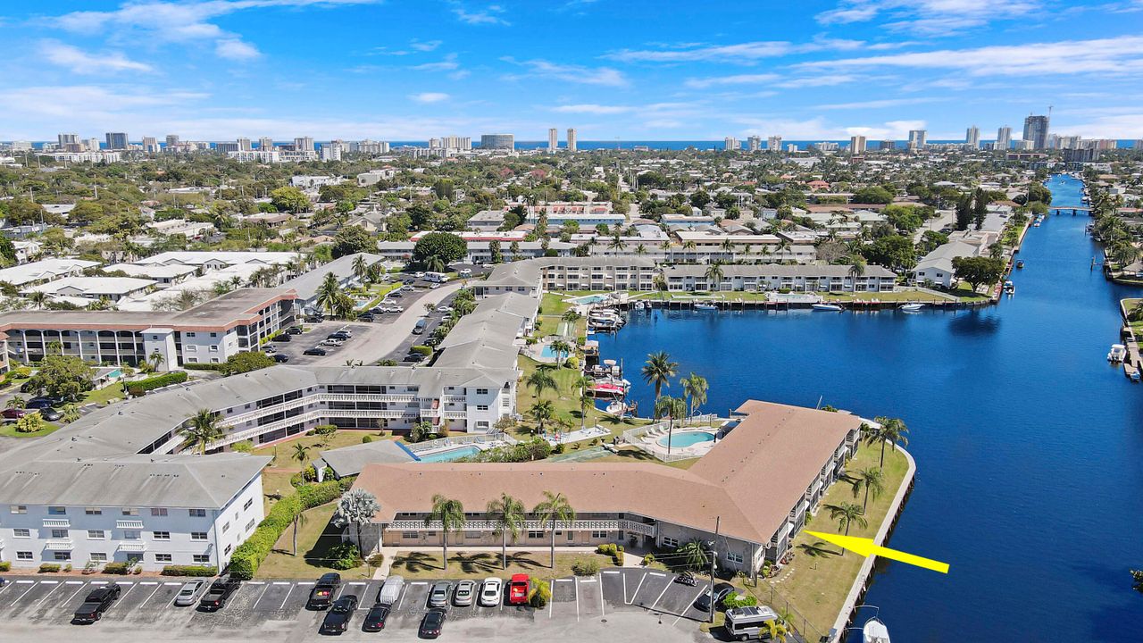 For Sale: $235,000 (2 beds, 2 baths, 888 Square Feet)