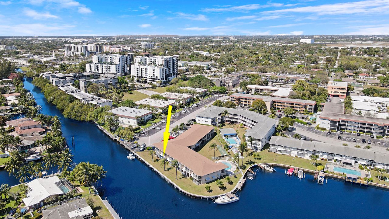 For Sale: $235,000 (2 beds, 2 baths, 888 Square Feet)