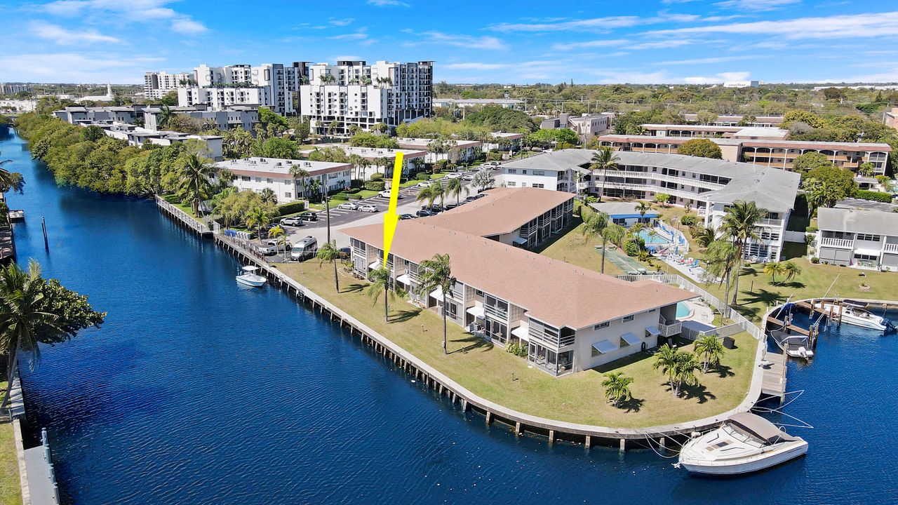 For Sale: $235,000 (2 beds, 2 baths, 888 Square Feet)