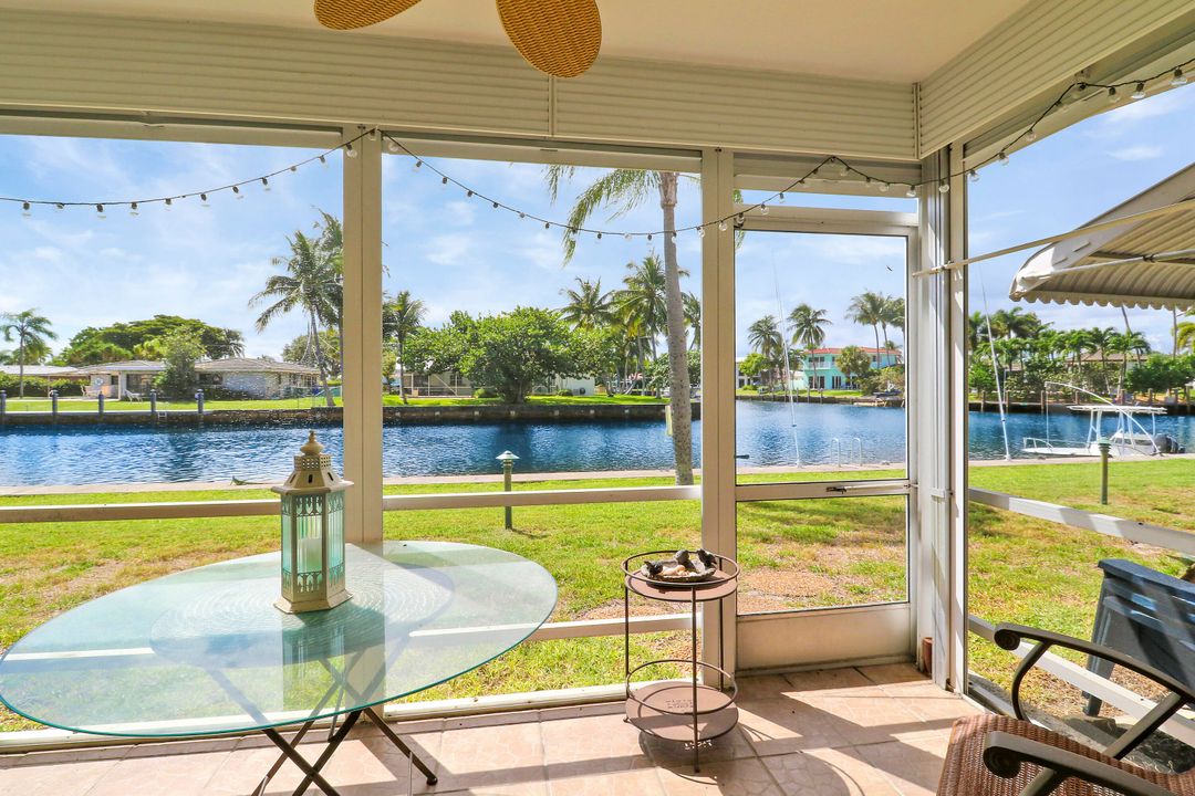 For Sale: $235,000 (2 beds, 2 baths, 888 Square Feet)