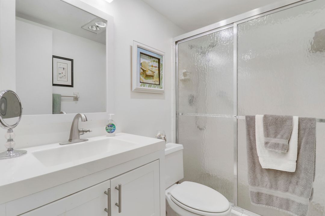 For Sale: $235,000 (2 beds, 2 baths, 888 Square Feet)