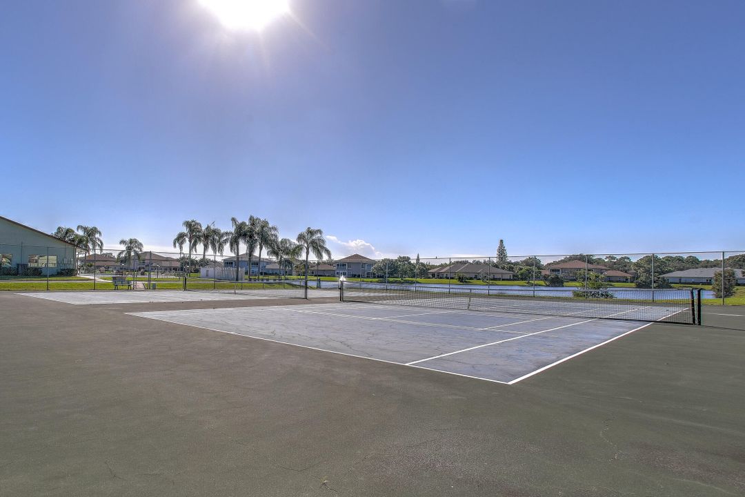 For Sale: $199,999 (2 beds, 2 baths, 1182 Square Feet)