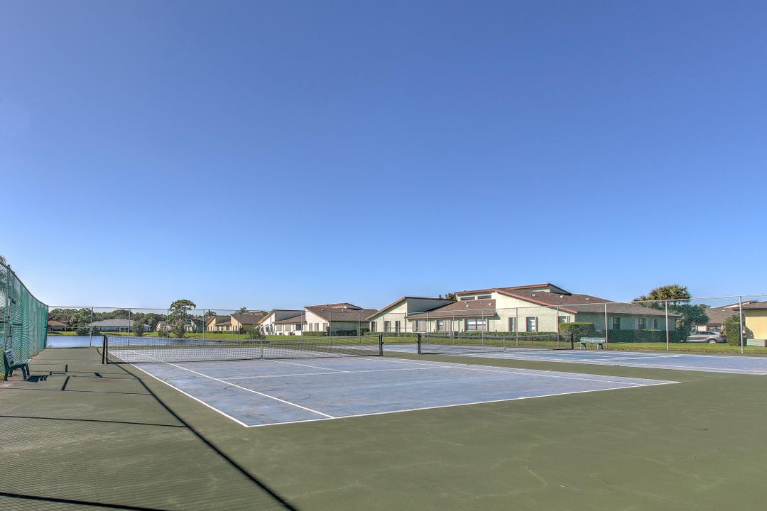 For Sale: $199,999 (2 beds, 2 baths, 1182 Square Feet)