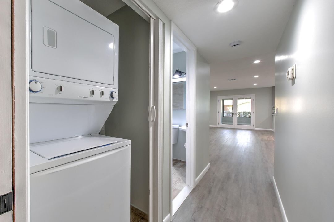 For Sale: $199,999 (2 beds, 2 baths, 1182 Square Feet)