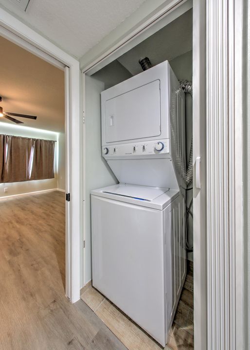 For Sale: $199,999 (2 beds, 2 baths, 1182 Square Feet)