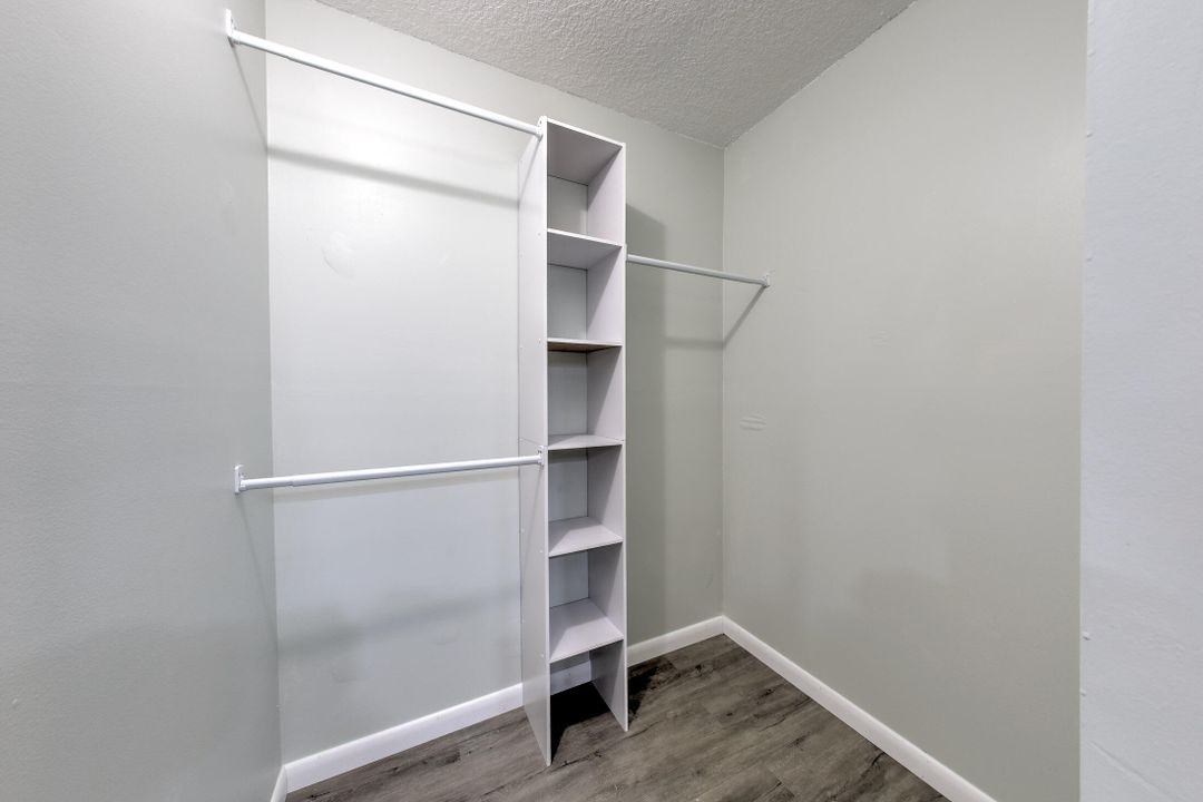 For Sale: $199,999 (2 beds, 2 baths, 1182 Square Feet)