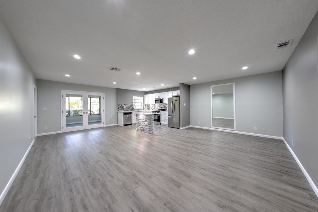 For Sale: $199,999 (2 beds, 2 baths, 1182 Square Feet)