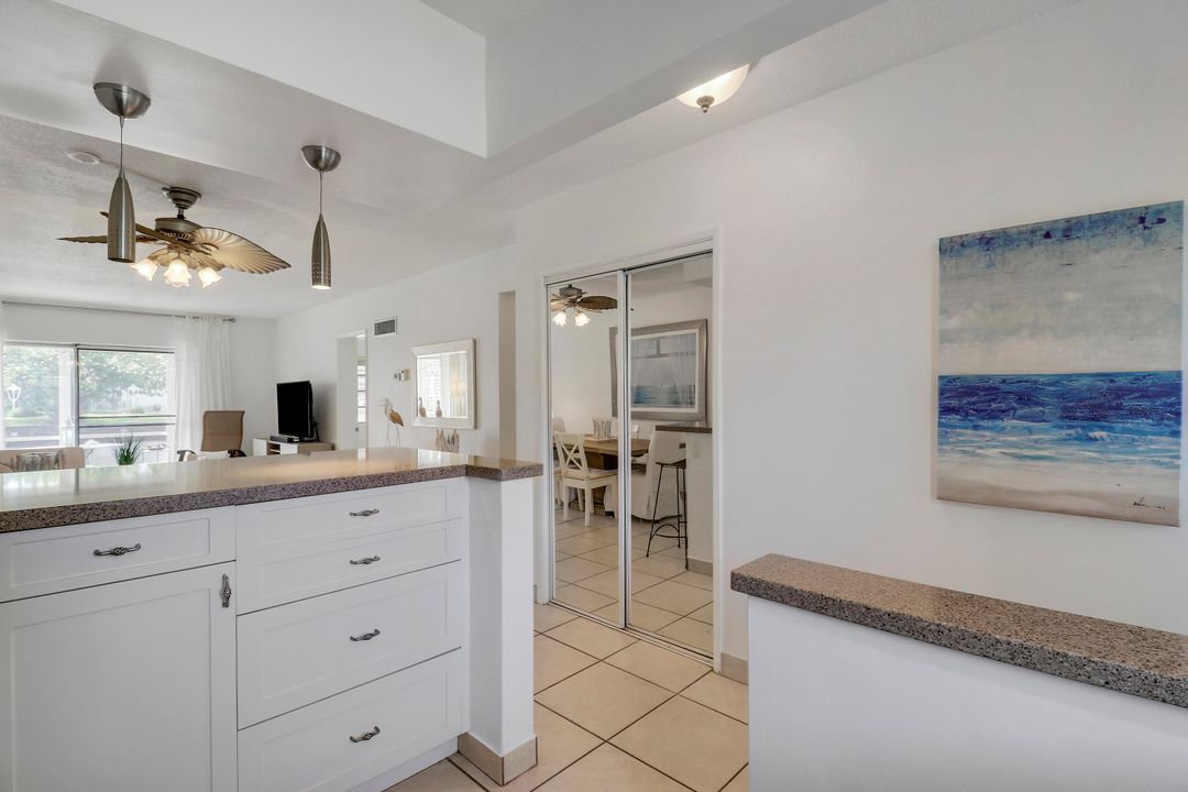 For Sale: $235,000 (2 beds, 2 baths, 888 Square Feet)