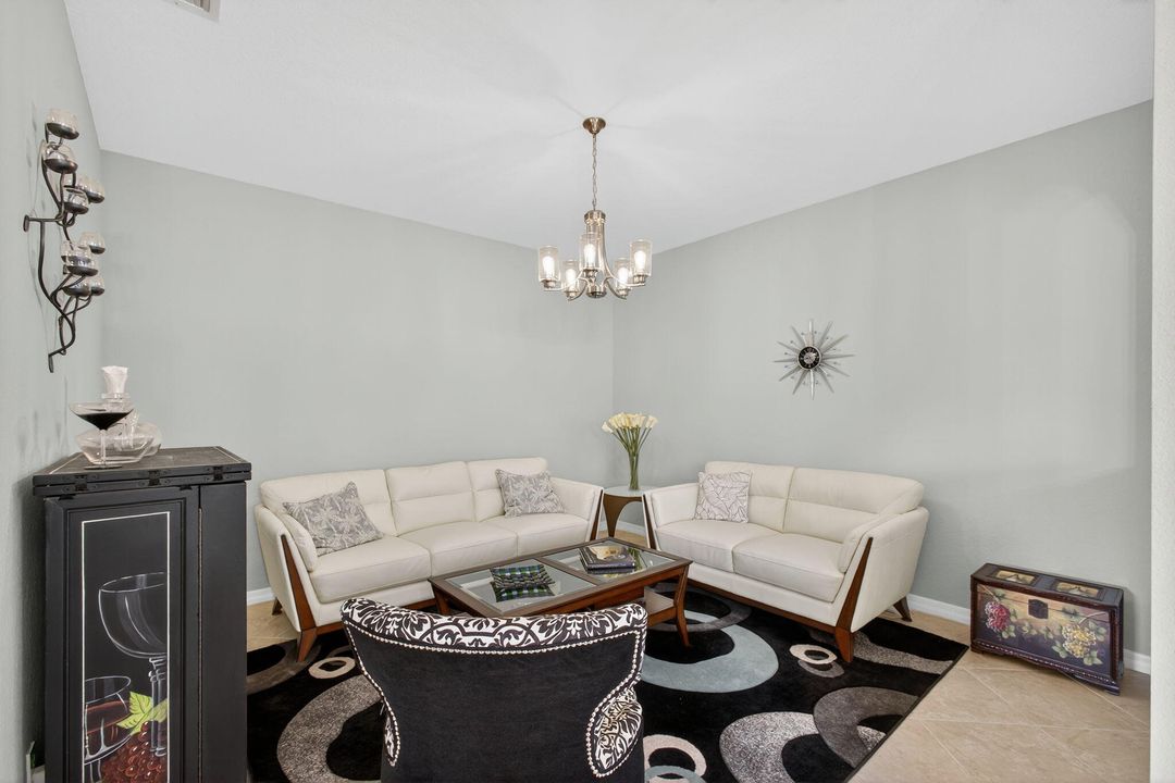 待售: $999,995 (4 贝兹, 2 浴室, 2334 平方英尺)