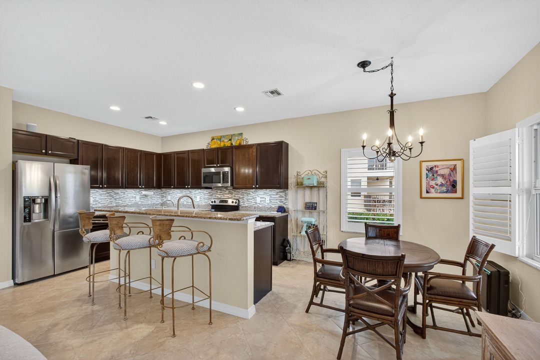 待售: $999,995 (4 贝兹, 2 浴室, 2334 平方英尺)