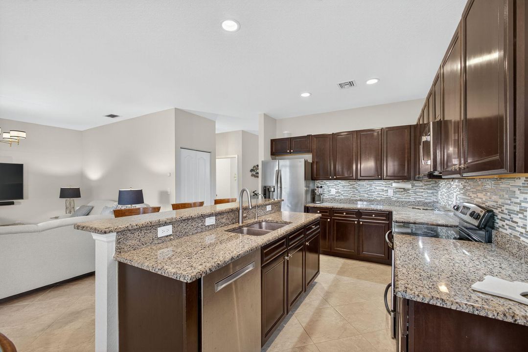 待售: $999,995 (4 贝兹, 2 浴室, 2334 平方英尺)