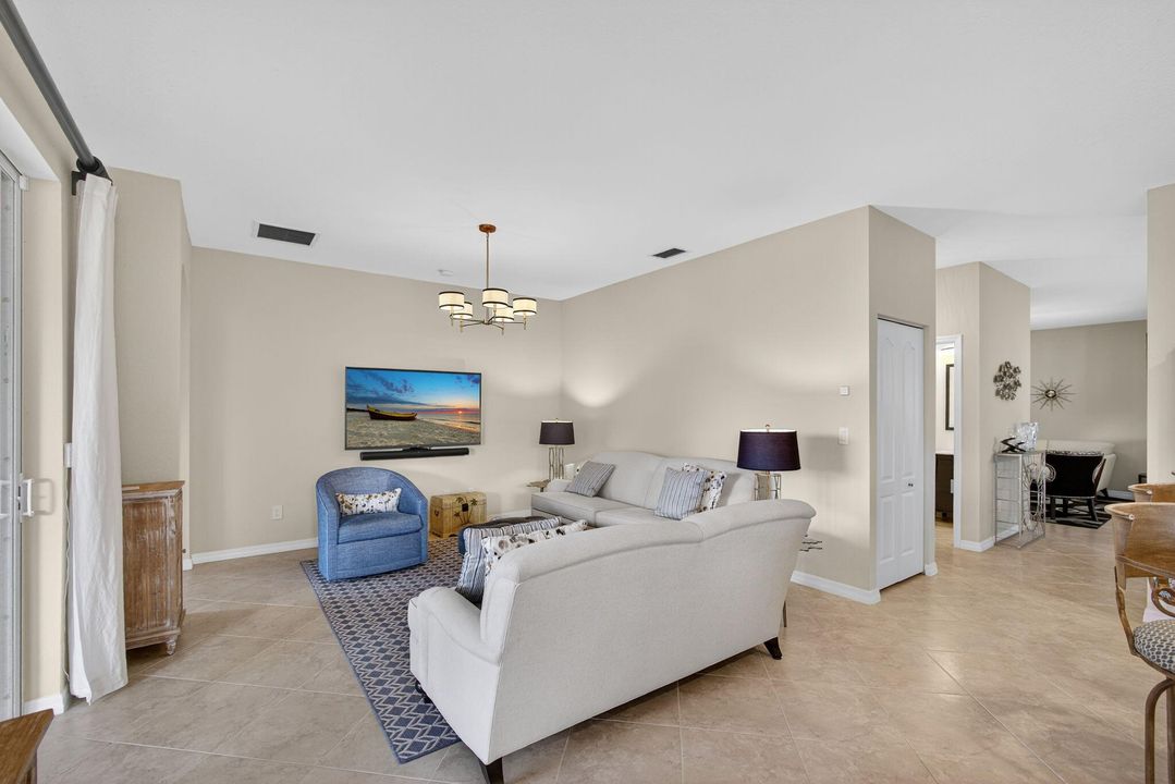 待售: $999,995 (4 贝兹, 2 浴室, 2334 平方英尺)