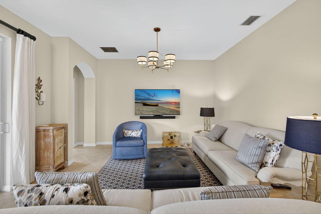 待售: $999,995 (4 贝兹, 2 浴室, 2334 平方英尺)