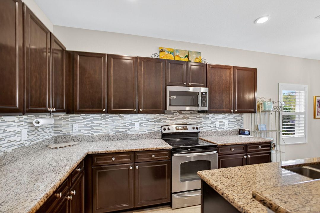 待售: $999,995 (4 贝兹, 2 浴室, 2334 平方英尺)