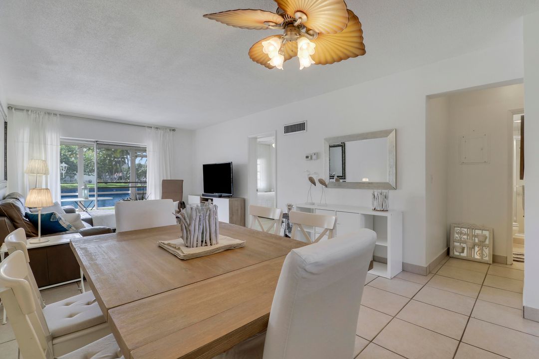 For Sale: $235,000 (2 beds, 2 baths, 888 Square Feet)