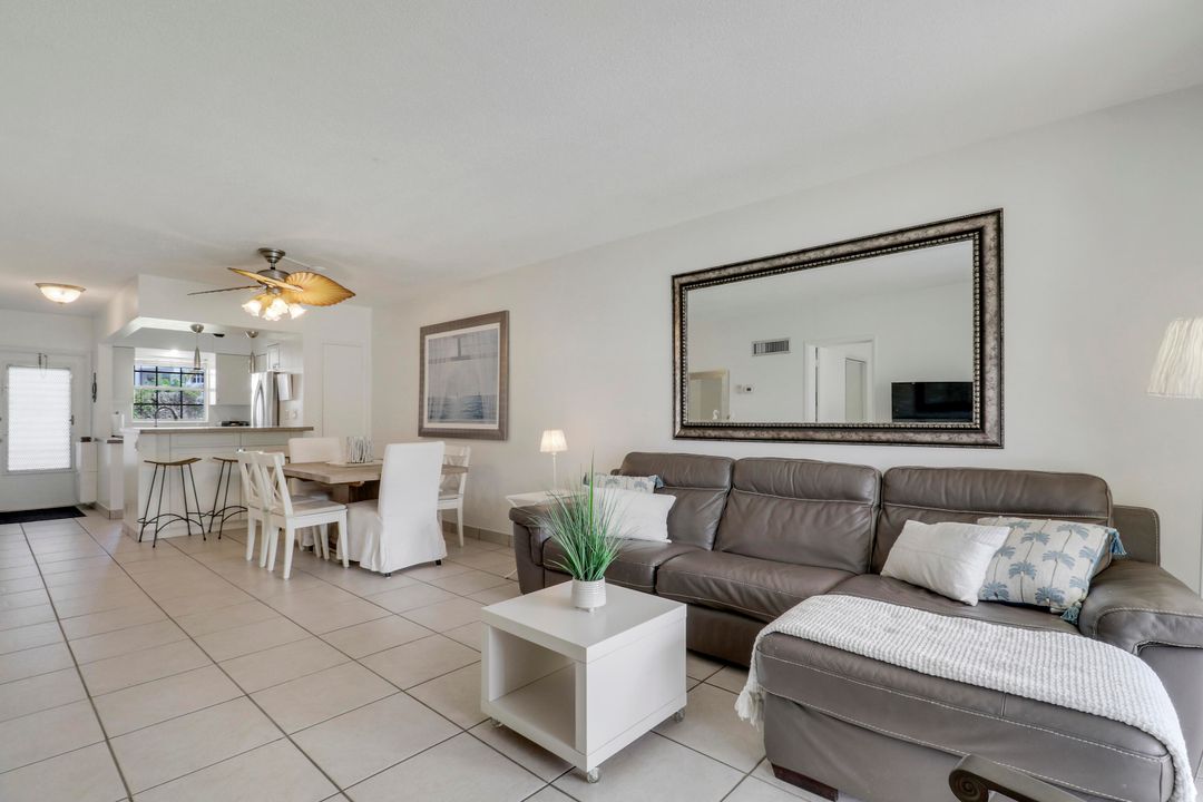 For Sale: $235,000 (2 beds, 2 baths, 888 Square Feet)