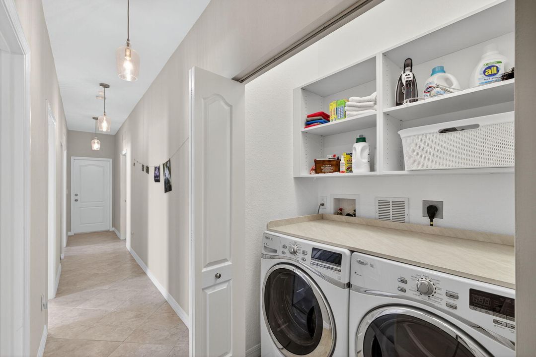 待售: $999,995 (4 贝兹, 2 浴室, 2334 平方英尺)