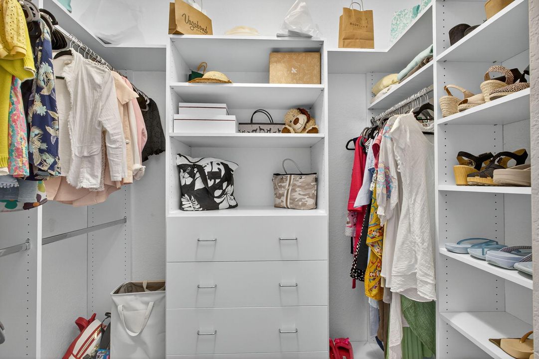 待售: $999,995 (4 贝兹, 2 浴室, 2334 平方英尺)