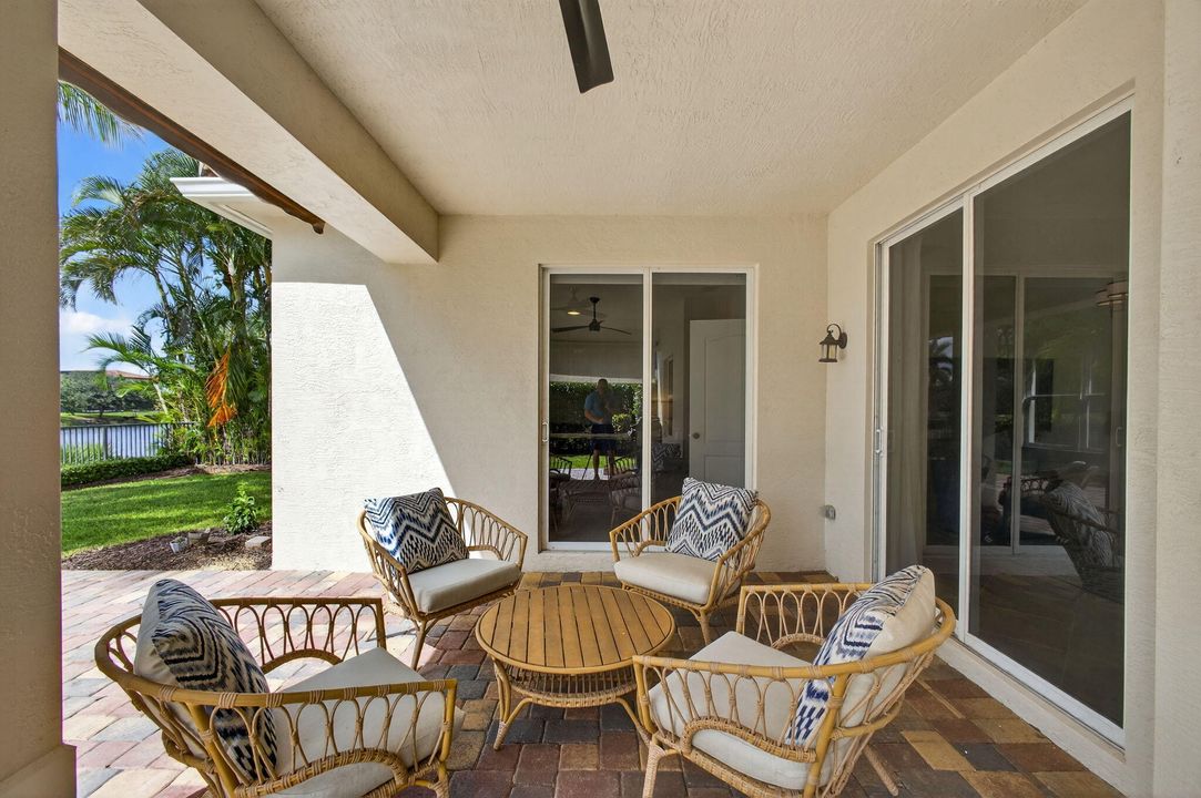 待售: $999,995 (4 贝兹, 2 浴室, 2334 平方英尺)