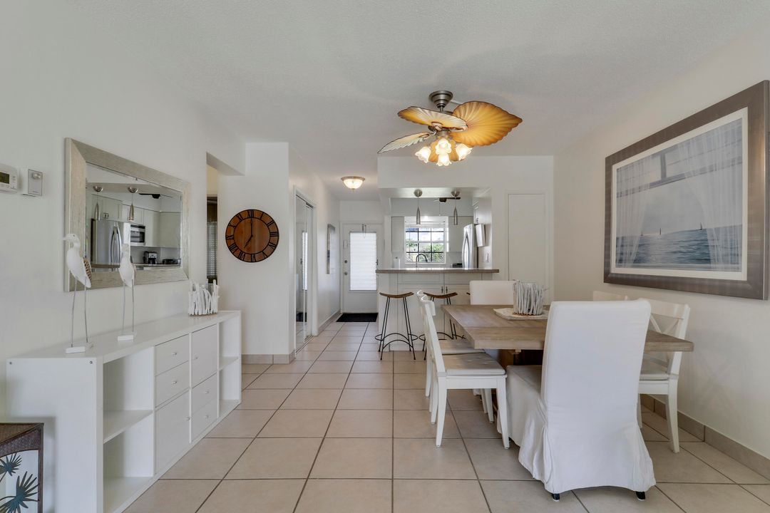 For Sale: $235,000 (2 beds, 2 baths, 888 Square Feet)