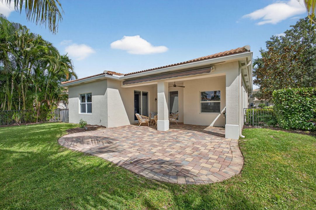 待售: $999,995 (4 贝兹, 2 浴室, 2334 平方英尺)