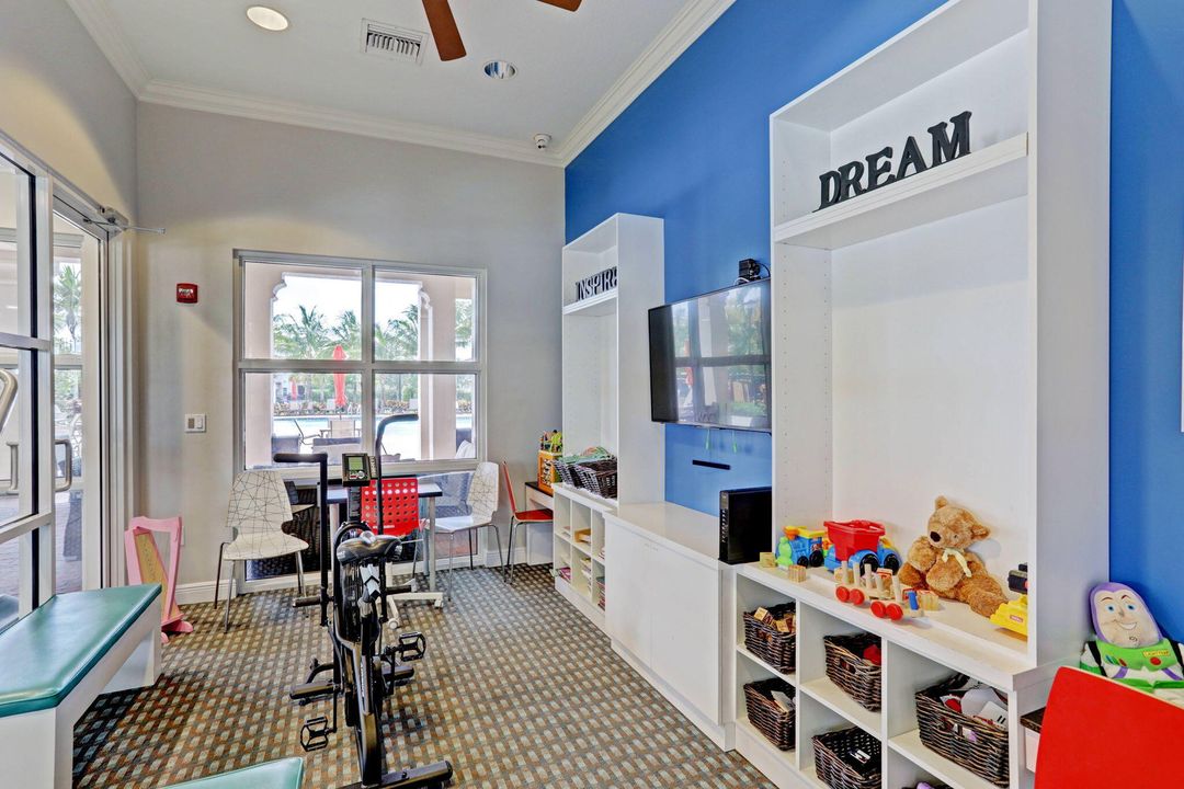 待售: $999,995 (4 贝兹, 2 浴室, 2334 平方英尺)