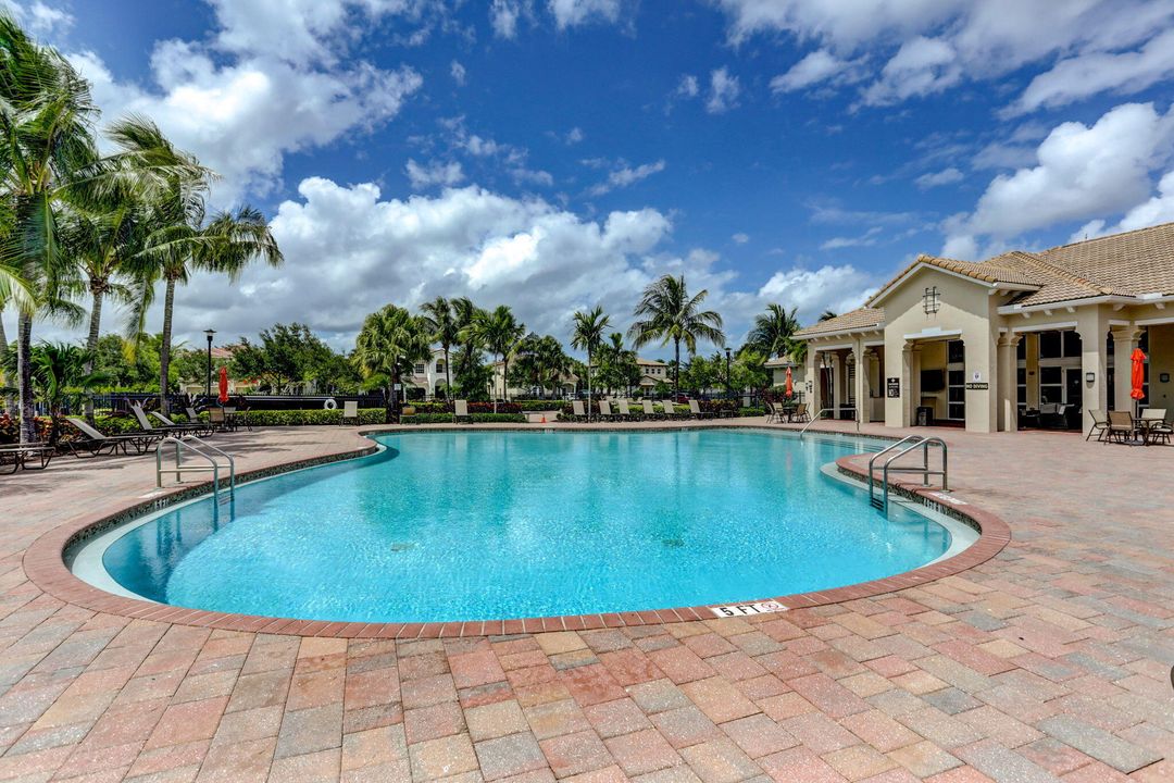 待售: $999,995 (4 贝兹, 2 浴室, 2334 平方英尺)