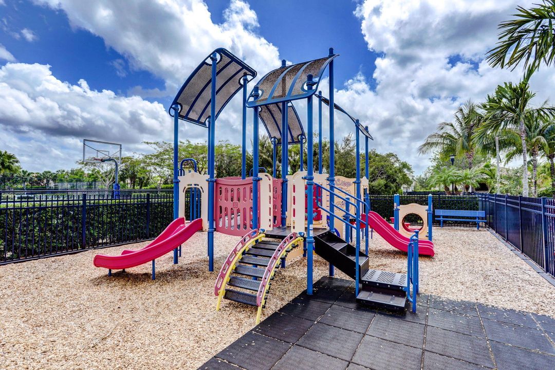 待售: $999,995 (4 贝兹, 2 浴室, 2334 平方英尺)