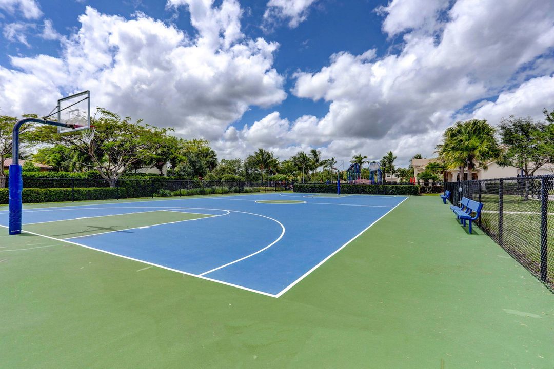 待售: $999,995 (4 贝兹, 2 浴室, 2334 平方英尺)