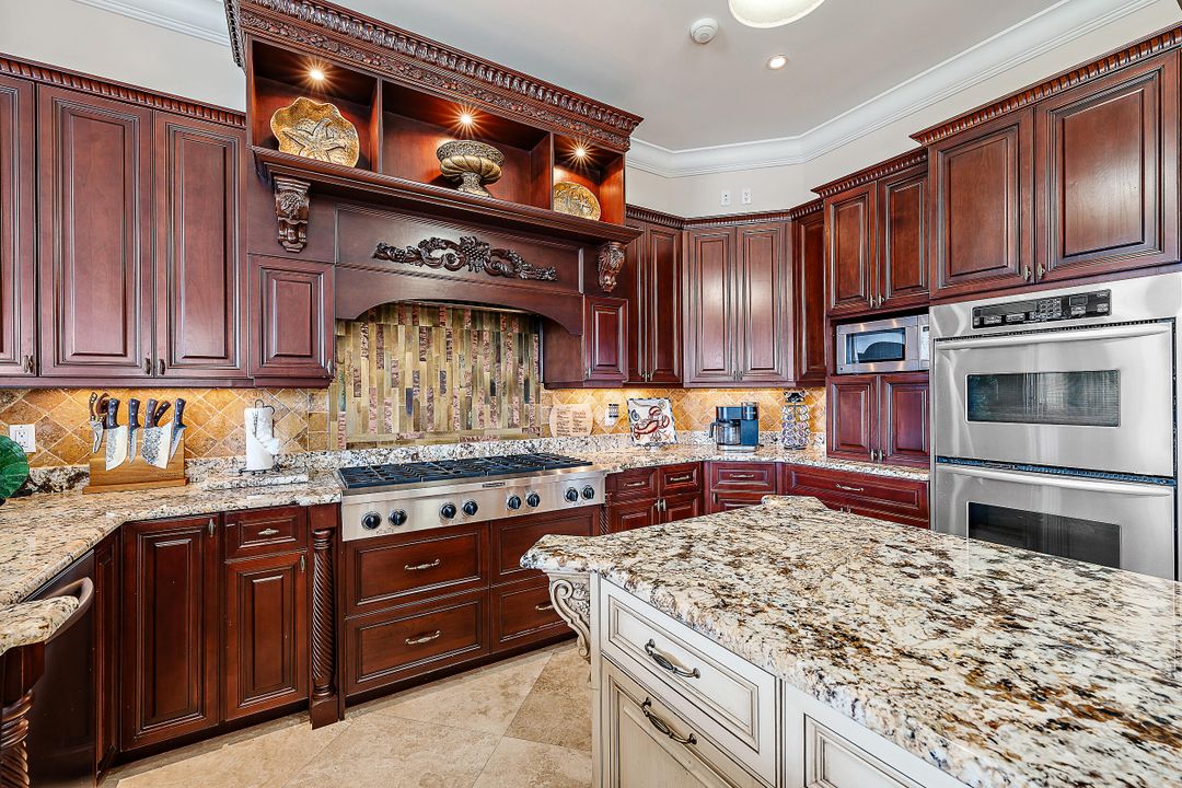 For Sale: $2,000,000 (5 beds, 5 baths, 5197 Square Feet)